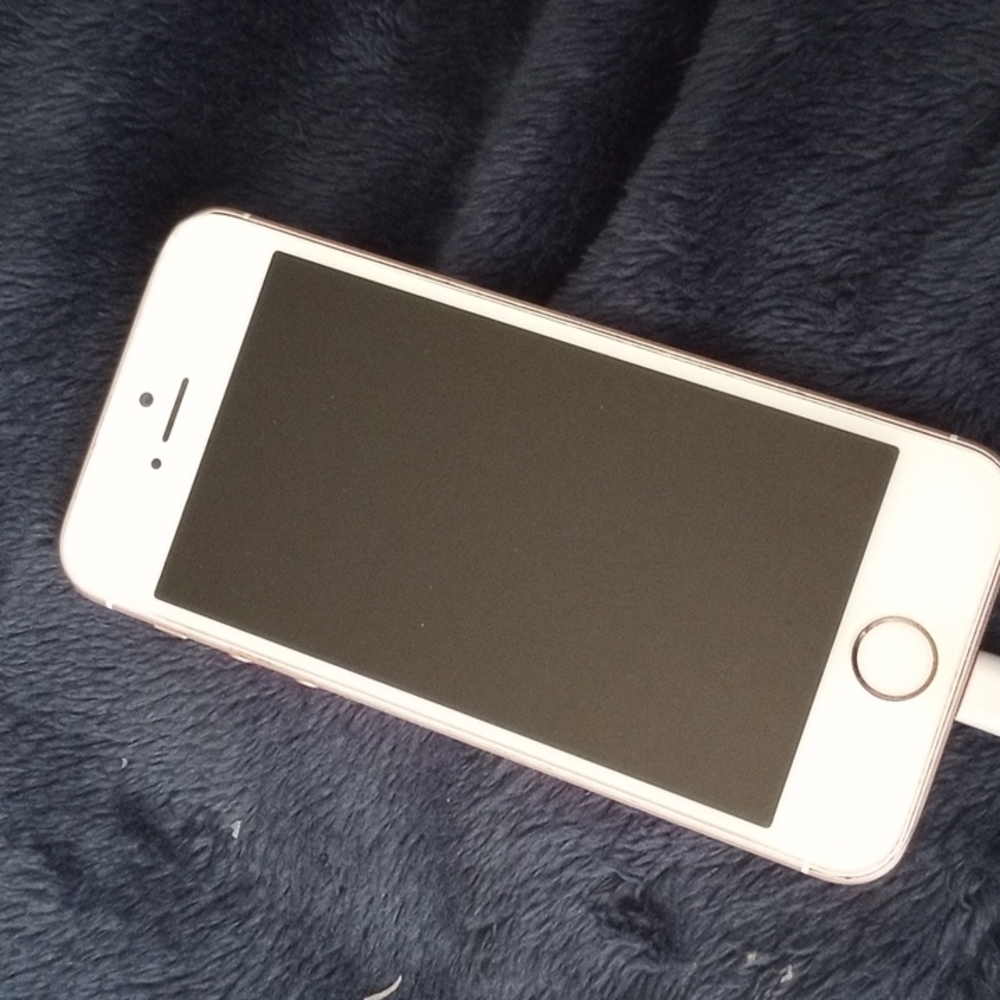 Fully functional iPhone SE rose gold